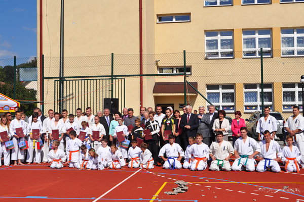 Pokaz Karate Kyokushin na Otwarciu Boiska Wielofunkcyjnego w Sowlinach