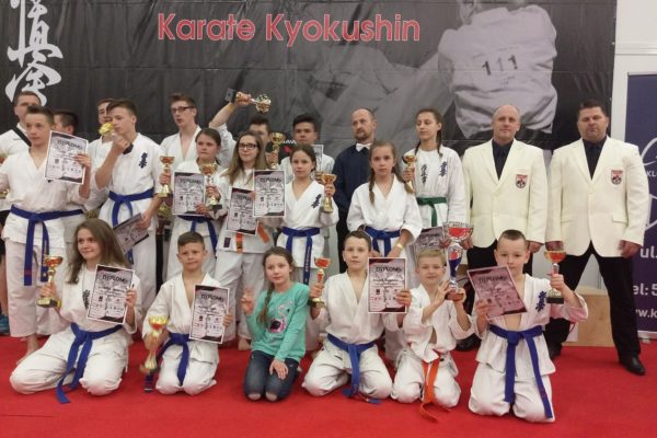 16 medali na II Grand Prix Polski Kyokushin Karate IKO Nakamura w Kielcach oraz 1 miejsce drużynowo dla Goliński Team!